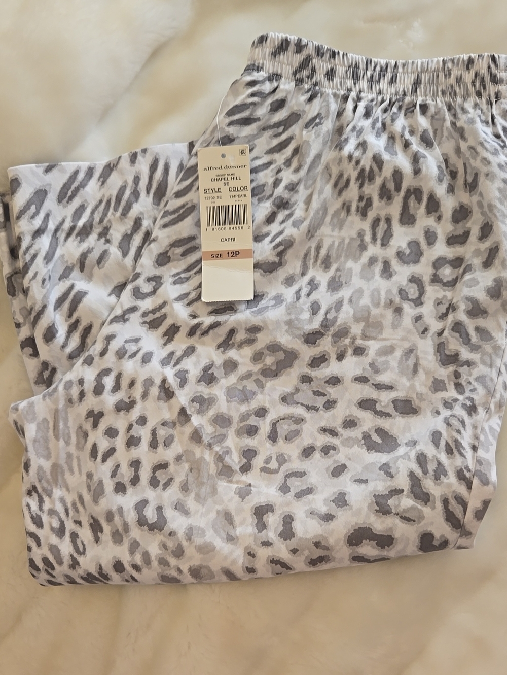 Alfred Dunner White and Gray Leopard Print Capri Pants
